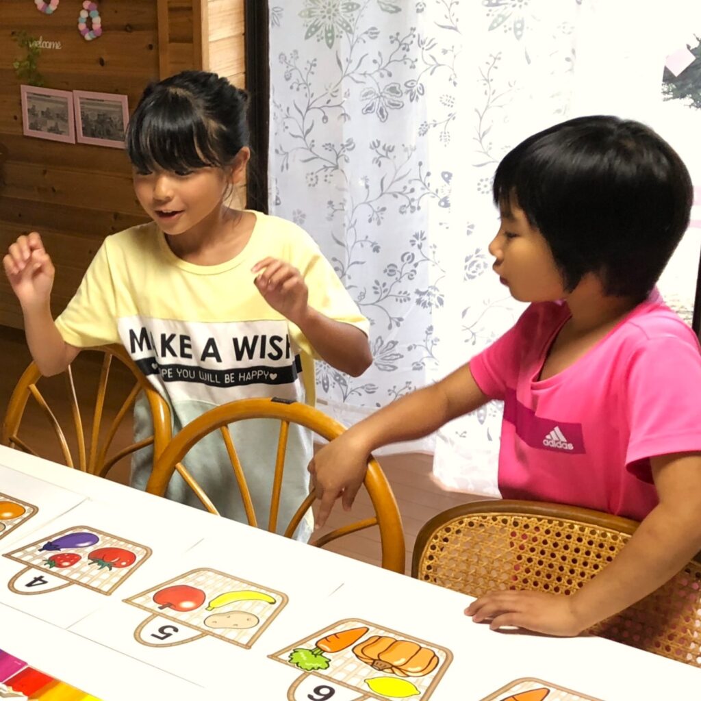 仙台市小学生英語教室エスイーキューの教室風景画像