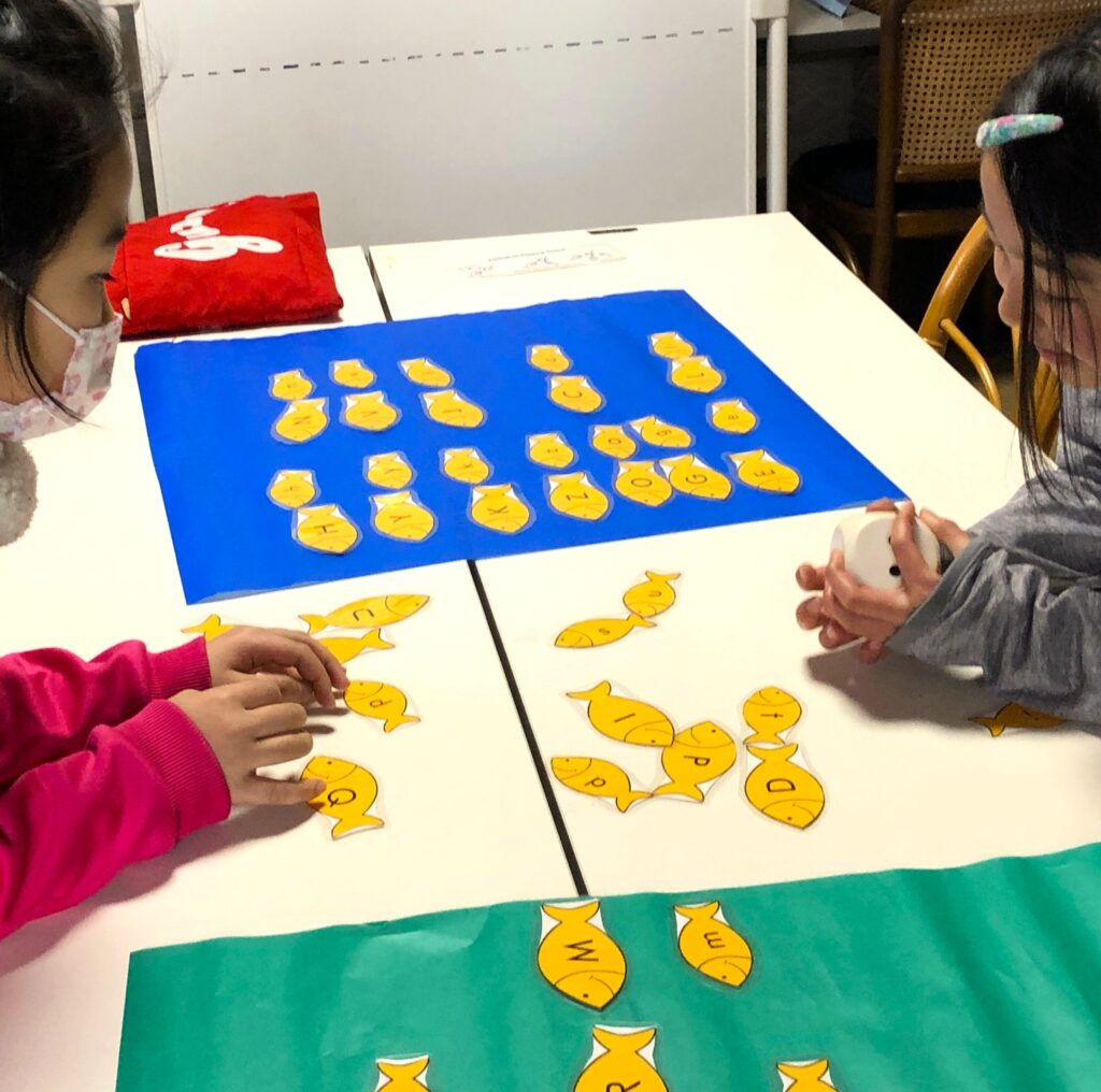 仙台市小学生英語教室エスイーキューの教室風景画像