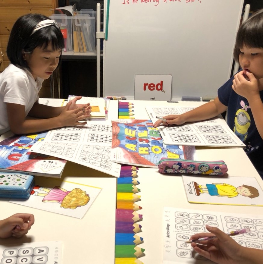 仙台市小学生英語教室エスイーキューの教室風景画像