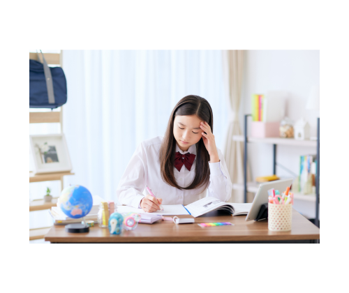 勉強中に悩む女子中学生の画像